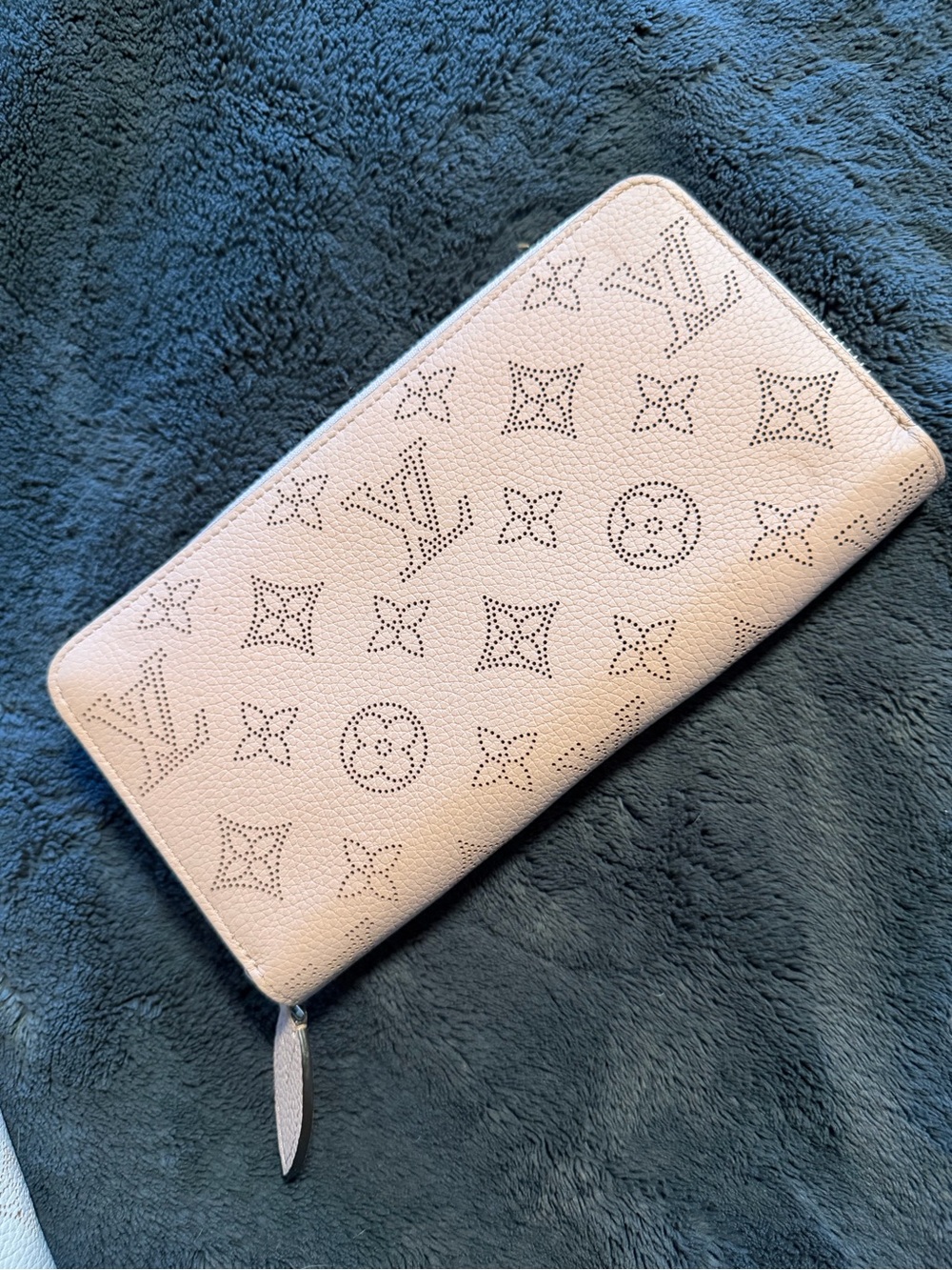 LOUIS VUITTON Mahina Zippy Wallet M82755